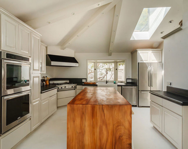 8706 Sunset Plaza Place - Photo Thumbnail 12