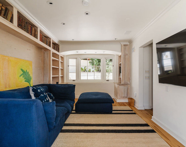 8706 Sunset Plaza Place - Photo Thumbnail 15