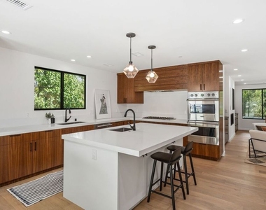 4545 Balboa Avenue - Photo Thumbnail 12