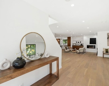 4545 Balboa Avenue - Photo Thumbnail 4