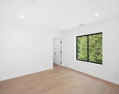 4545 Balboa Avenue - Photo Thumbnail 19