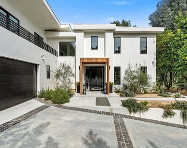 4545 Balboa Avenue - Photo Thumbnail 2