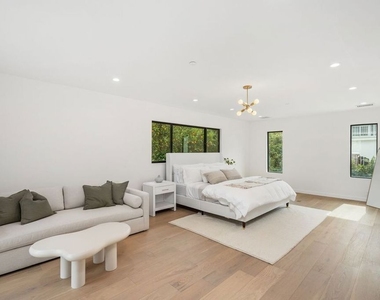 4545 Balboa Avenue - Photo Thumbnail 25
