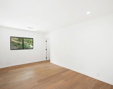 4545 Balboa Avenue - Photo Thumbnail 21