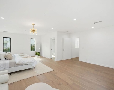 4545 Balboa Avenue - Photo Thumbnail 26