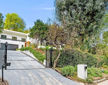 4545 Balboa Avenue - Photo Thumbnail 1