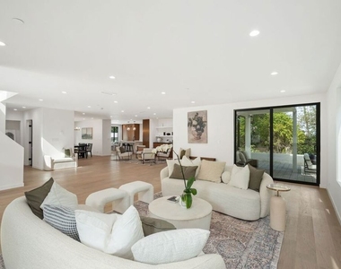 4545 Balboa Avenue - Photo Thumbnail 5