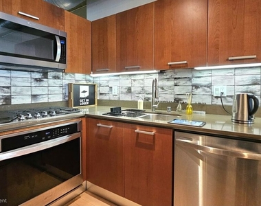 645 W 9th Street - Photo Thumbnail 24