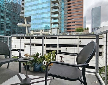 645 W 9th Street - Photo Thumbnail 17