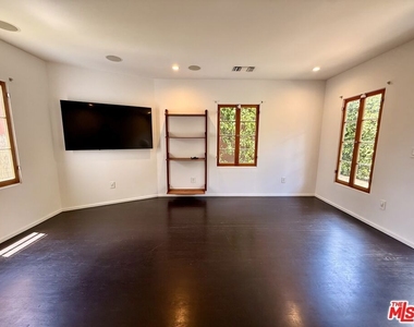 4248 Lexington Avenue - Photo Thumbnail 4