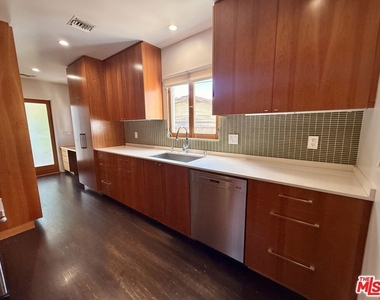 4248 Lexington Avenue - Photo Thumbnail 13