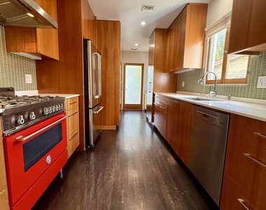 4248 Lexington Avenue - Photo Thumbnail 10