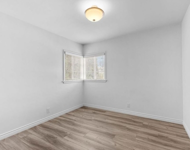 729 Crenshaw Boulevard - Photo Thumbnail 8