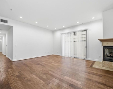 10913 Whipple Street - Photo Thumbnail 3
