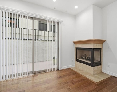 10913 Whipple Street - Photo Thumbnail 5