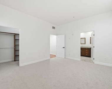 10913 Whipple Street - Photo Thumbnail 20