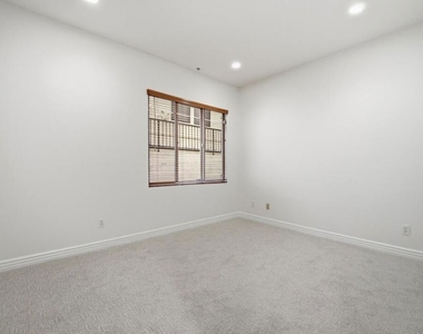 10913 Whipple Street - Photo Thumbnail 16