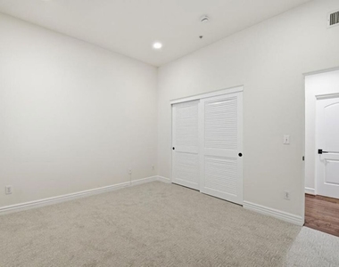 10913 Whipple Street - Photo Thumbnail 15