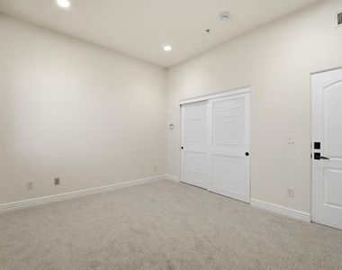 10913 Whipple Street - Photo Thumbnail 17