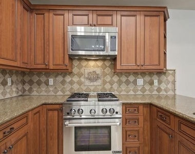 10913 Whipple Street - Photo Thumbnail 10