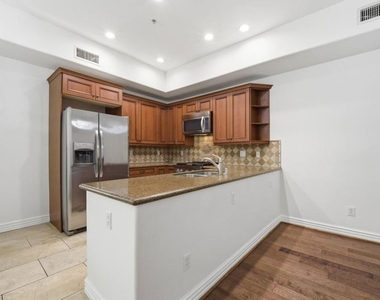 10913 Whipple Street - Photo Thumbnail 8
