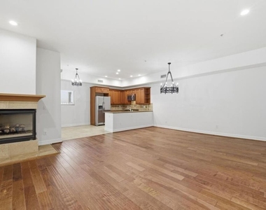 10913 Whipple Street - Photo Thumbnail 4