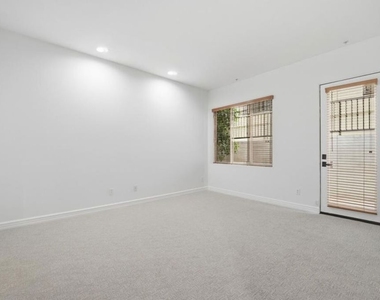 10913 Whipple Street - Photo Thumbnail 19