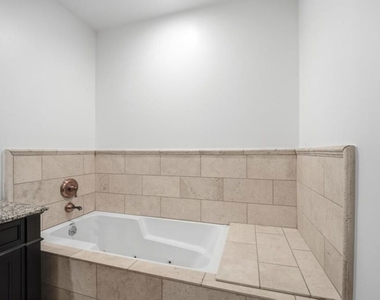 10913 Whipple Street - Photo Thumbnail 24