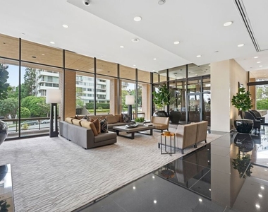 10430 Wilshire Boulevard - Photo Thumbnail 4