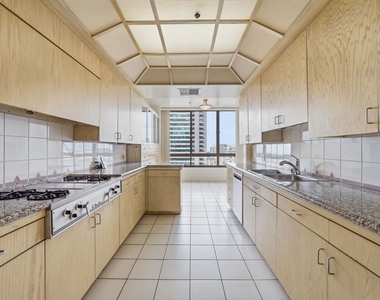 10430 Wilshire Boulevard - Photo Thumbnail 8