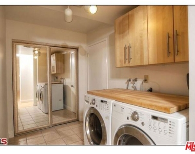 318 N Maple Drive - Photo Thumbnail 11