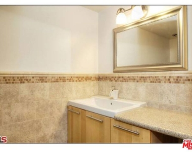 318 N Maple Drive - Photo Thumbnail 5