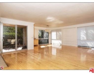 318 N Maple Drive - Photo Thumbnail 3