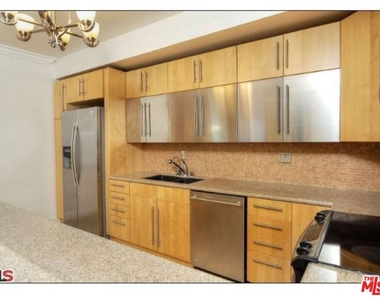 318 N Maple Drive - Photo Thumbnail 10