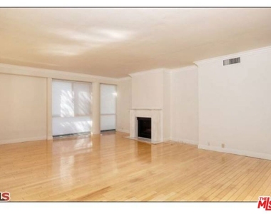 318 N Maple Drive - Photo Thumbnail 4