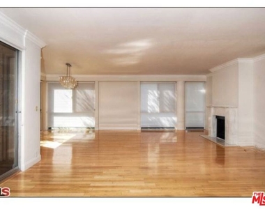 318 N Maple Drive - Photo Thumbnail 2