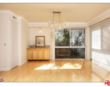 318 N Maple Drive - Photo Thumbnail 6
