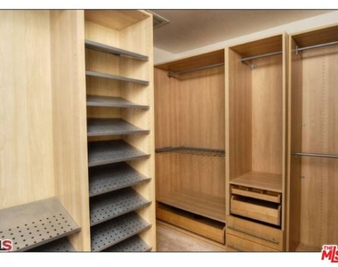 318 N Maple Drive - Photo Thumbnail 16