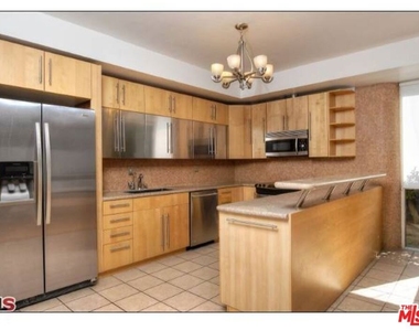 318 N Maple Drive - Photo Thumbnail 8