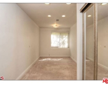 318 N Maple Drive - Photo Thumbnail 21