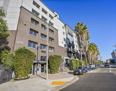 629 Traction Avenue - Photo Thumbnail 2