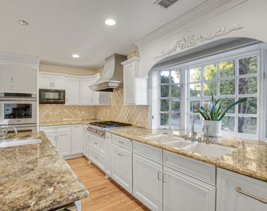 3690 Crownridge Drive - Photo Thumbnail 25