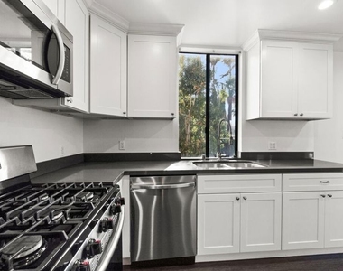 1950 Rodney Drive - Photo Thumbnail 6
