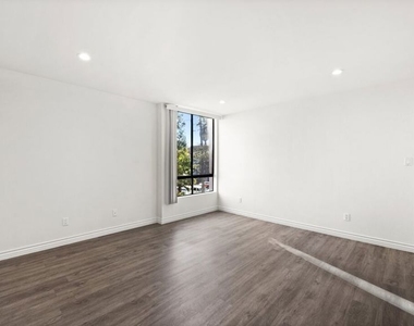 1950 Rodney Drive - Photo Thumbnail 9