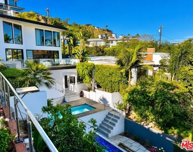 8380 Hollywood - Photo Thumbnail 29