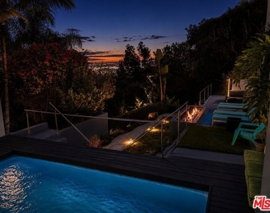 8380 Hollywood - Photo Thumbnail 3