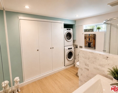 8380 Hollywood - Photo Thumbnail 45