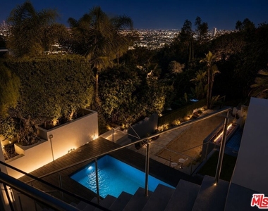 8380 Hollywood - Photo Thumbnail 22