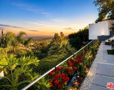 8380 Hollywood - Photo Thumbnail 48