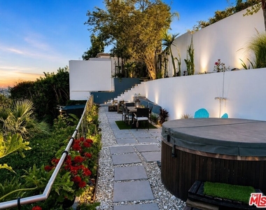 8380 Hollywood - Photo Thumbnail 49